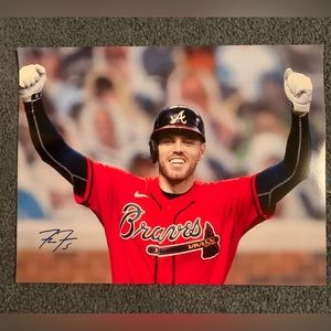 Freddy Freeman Autographed Photo Atlanta Braves 8.5x11